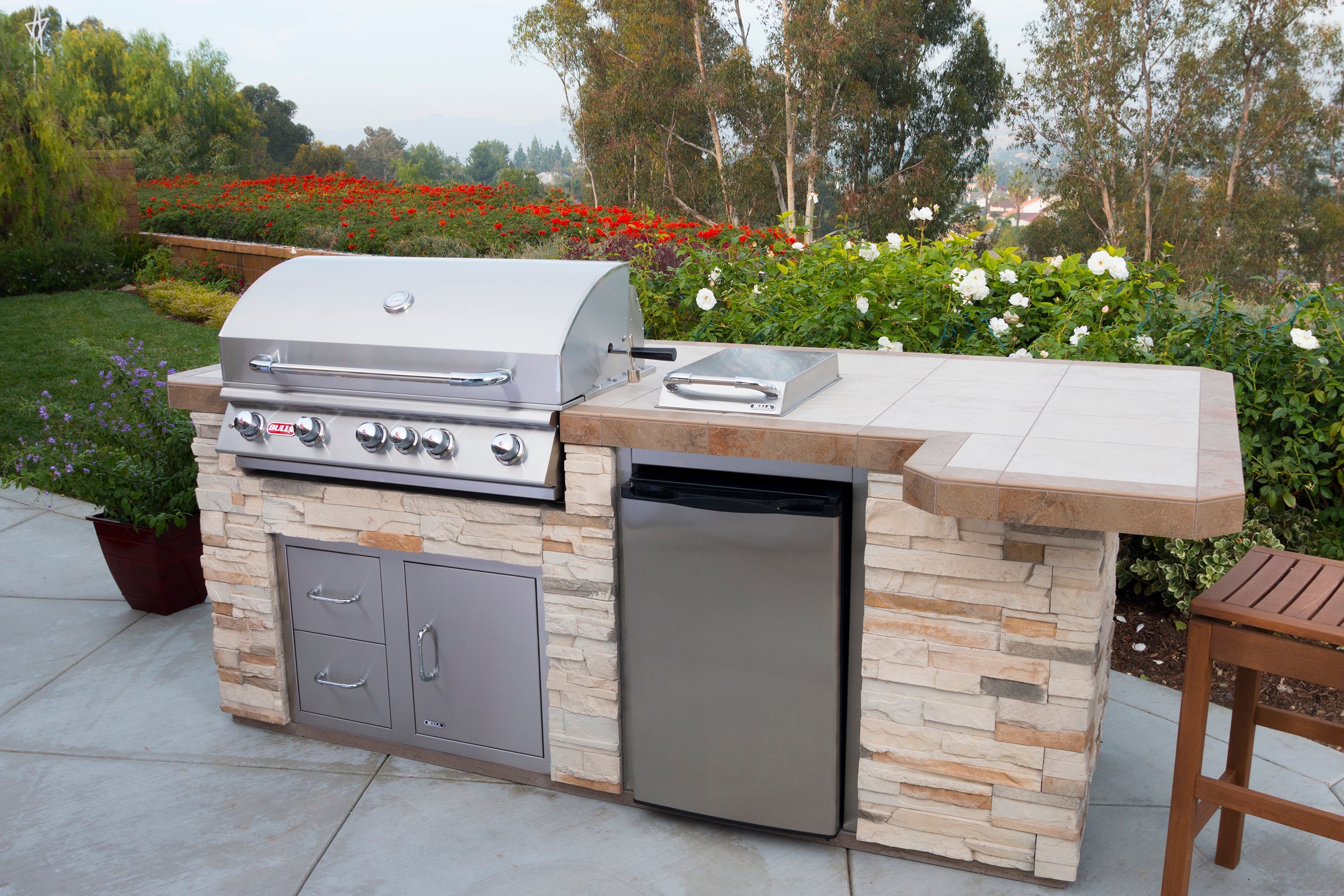 Bull Brahma 38-Inch 5-Burner Built-In Gas Grill With Rear Infrared Burner & Rotisserie Kit